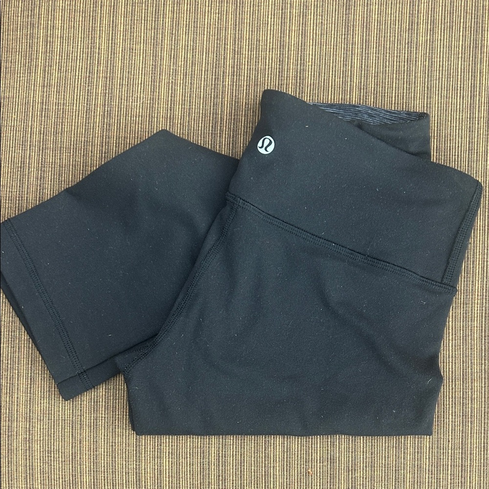 lululemon athletica Women’s 6 Capri black leggings
